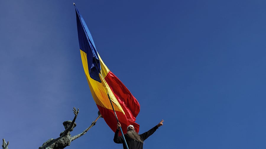 <div class="paragraphs"><p>Romanian national flag </p></div>