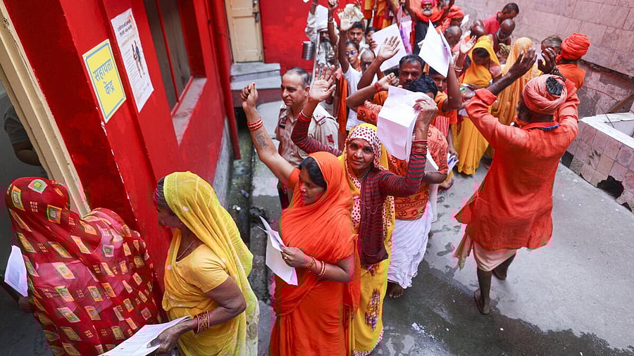 <div class="paragraphs"><p>Pilgrims wait for registration of Amarnath Yatra in Jammu.</p></div>