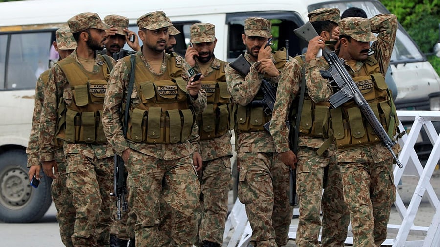 <div class="paragraphs"><p>Pakistan soldiers.</p></div>