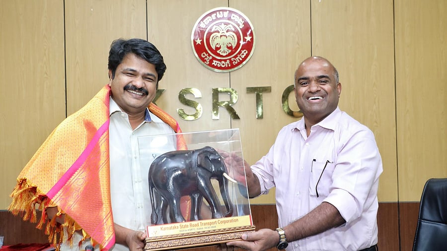 <div class="paragraphs"><p>KSRTC (Kerala) Chairman and Managing Director PS Pramoj Sanker (left) felicitated by KSRTC (Karnataka) MD V Anbukumar. </p></div>