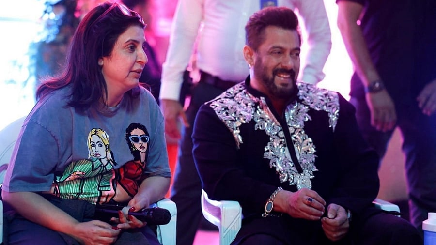 <div class="paragraphs"><p>Farah Khan and Salman Khan on the sets of <em>Sikandar</em>.</p></div>