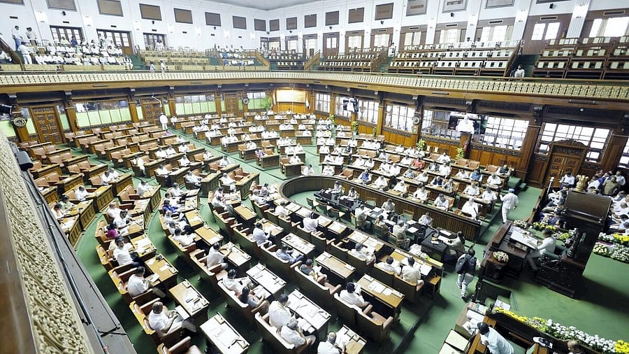 <div class="paragraphs"><p>MLAs attend Karnataka Assembly's budget session</p></div>