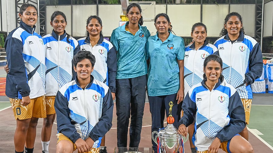 <div class="paragraphs"><p>South Western Railways team, winners of the Mathru Cup basketball championship for women at the Sree Kanteerava Stadium in Bengaluru on Saturday. STANDING (from left): Ruth Blessen, Sathya K, Bandhavya, Sathya S, Zarin Somaiah (Coach), Mohana Bala and Surya Darshini. KNEELING: Amrutha and Sobana. </p></div>