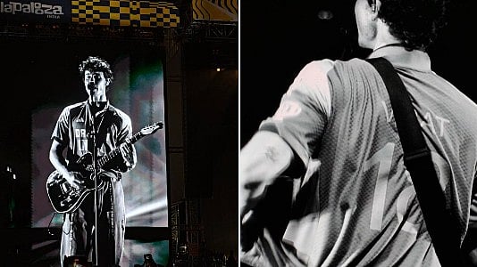 <div class="paragraphs"><p>Shawn Mendes entered the stage in a casual T-shirt and pants, before quickly switching to the Indian cricket team's blue coloured jersey with 'Virat' and the number '18 written on the back.&nbsp;</p></div>