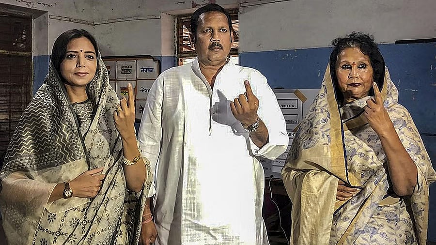 <div class="paragraphs"><p>Udayanraje Bhosale (centre)<br></p></div>