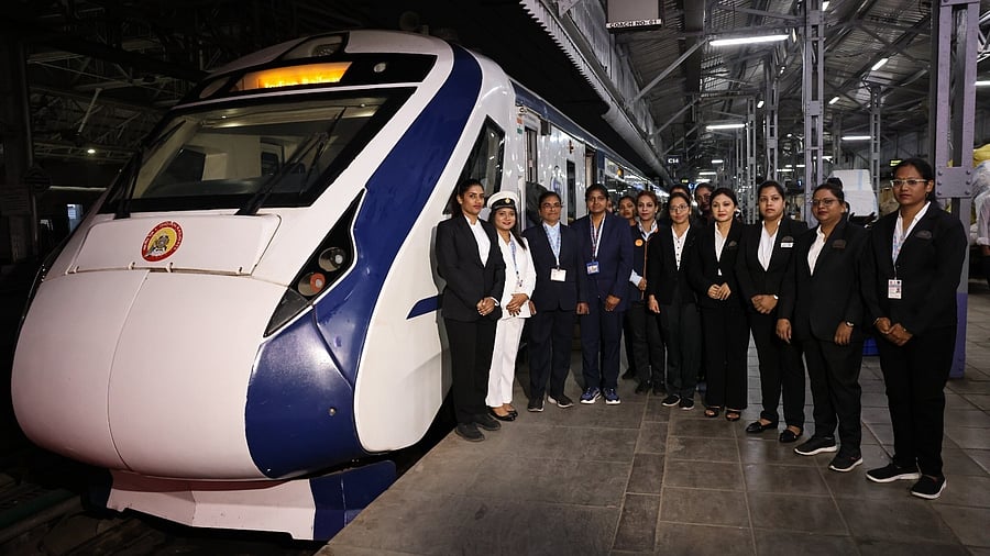 <div class="paragraphs"><p>All-women Vande Bharat crew</p></div>