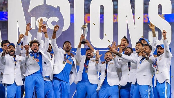 <div class="paragraphs"><p>Indian cricket team celebrate holding the trophy after their win against New Zealand in the ICC Champions Trophy 2025 final cricket match, in Dubai, UAE, Sunday, March 9, 2025. India won by 4 wickets to lift the ICC Champions Trophy 2025.</p></div>