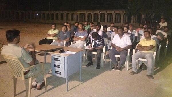 <div class="paragraphs"><p>A meeting of homestay and resort owners was held near Hampi Police Station on Saturday.</p></div>