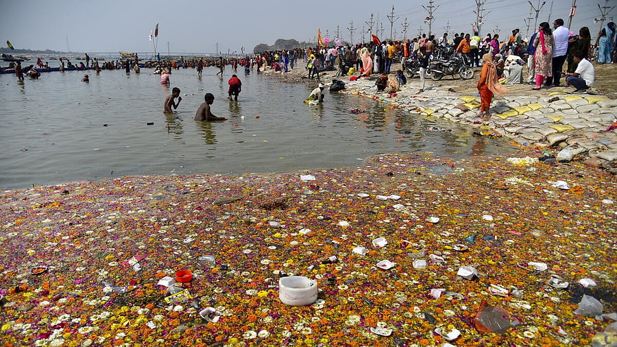 <div class="paragraphs"><p> People search for valuables from puja offerings and other materials accumulated at the Sangam, days after the conclusion of Maha Kumbh Mela 2025, in Prayagraj, Uttar Pradesh, Tuesday, March 4, 2025.</p></div>