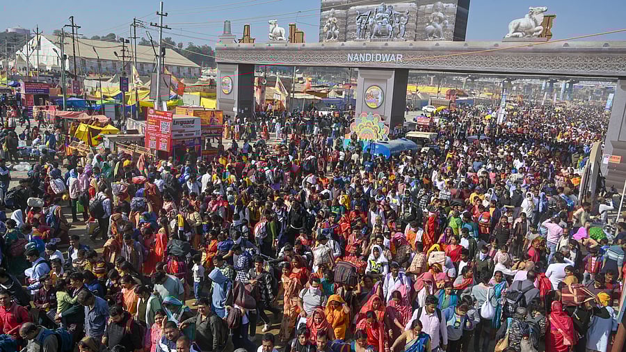<div class="paragraphs"><p>Prayagraj: Devotees in large numbers at the Nandi Dwar near the Sangam during the Mahakumbh Mela, in Prayagraj, Sunday, Feb. 9, 2025. </p></div>