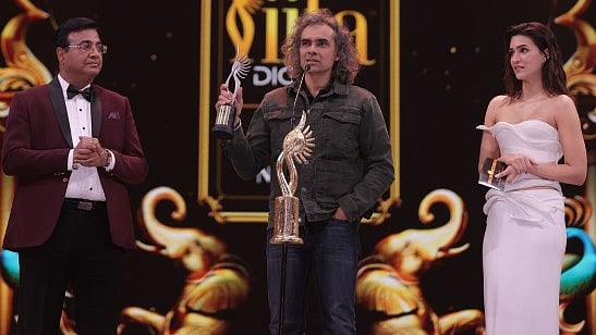 <div class="paragraphs"><p>Filmmaker Imtiaz Ali, Kriti Sanon on stage</p></div>