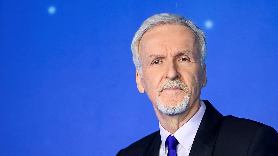 <div class="paragraphs"><p>James Cameron</p></div>