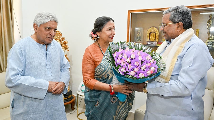 <div class="paragraphs"><p>Shabana Azmi and Javed Akhtar with Karnataka CM Siddaramaiah.&nbsp;</p></div>