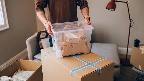 <div class="paragraphs"><p>Carton box. </p></div>