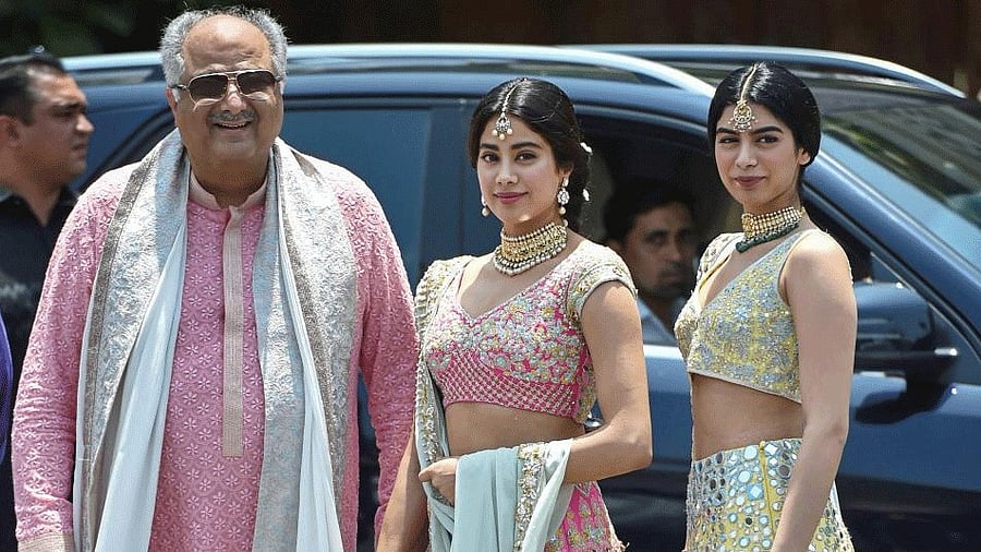 <div class="paragraphs"><p>Bollywood producer Boney Kapoor and daughters Janhvi Kapoor and Khushi Kapoor </p></div>