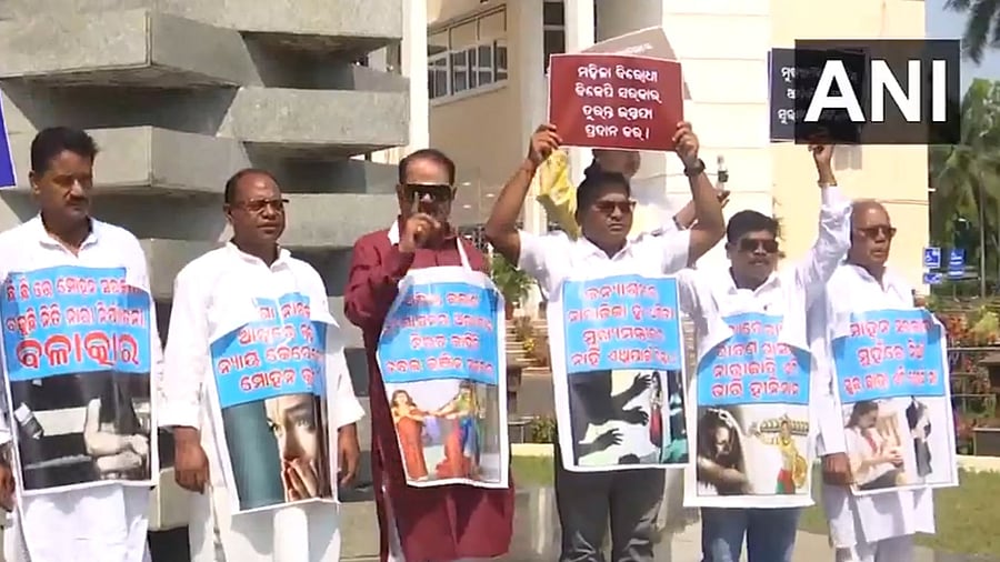 <div class="paragraphs"><p>Congress MLAs protest outside the Odisha Assembly, March 11, 2025.</p></div>