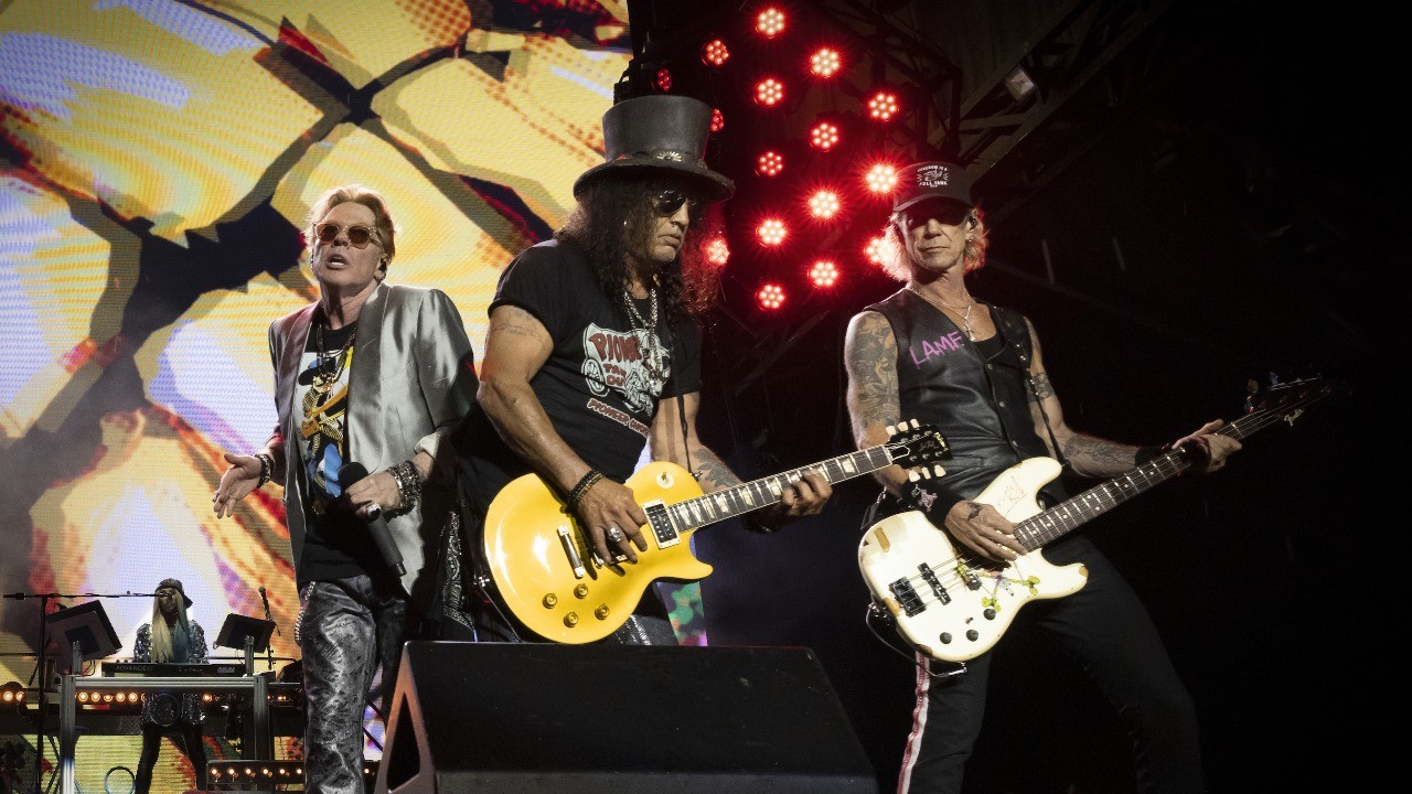 <div class="paragraphs"><p>Guns N' Roses</p></div>