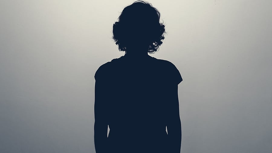 <div class="paragraphs"><p>An image showing a silhouette of a woman</p></div>