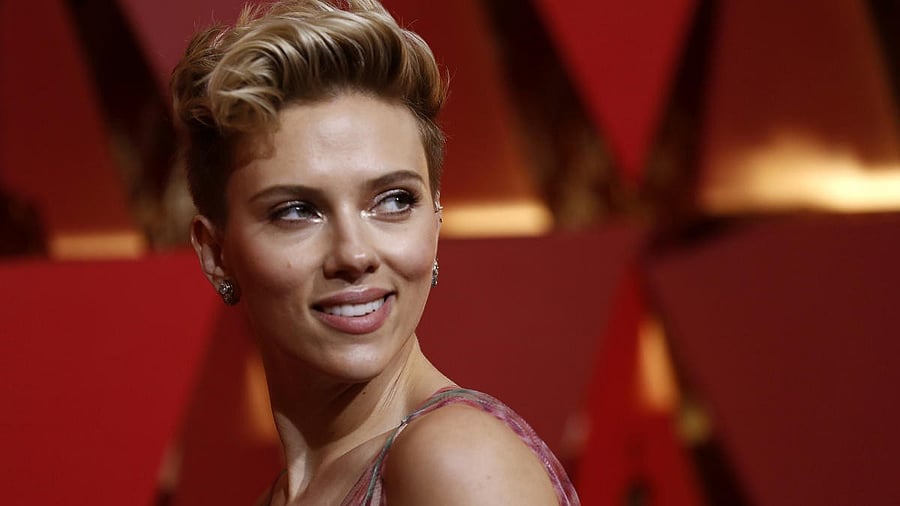 <div class="paragraphs"><p>Scarlett Johansson</p></div>