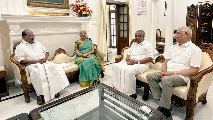 <div class="paragraphs"><p>Union Finance Minister Nirmala Sitharaman meets Kerala CM Pinarayi Vijayan</p></div>