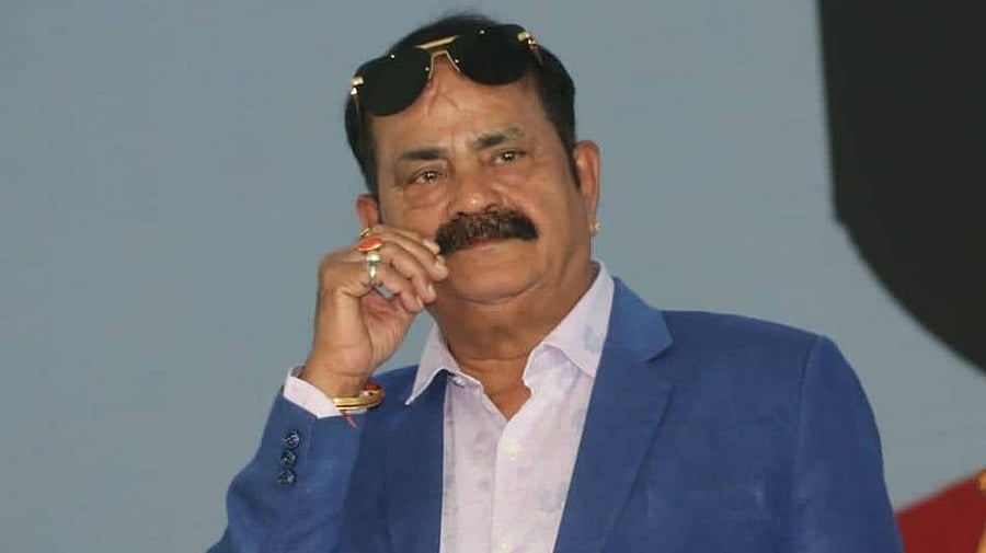 <div class="paragraphs"><p>Taraprasad Bahinipati</p></div>