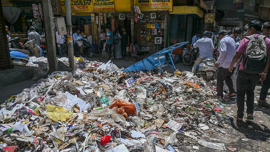 <div class="paragraphs"><p>Huge quantity of uncleared garbage is seen at Channaraya Swamy Temple Street, opposite Basavaraja Market in Bengaluru.&nbsp;</p></div>