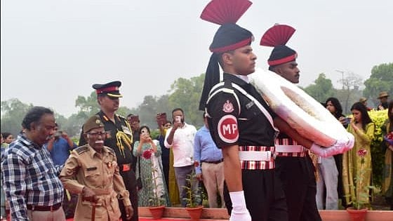 <div class="paragraphs"><p>Holding a walking stick, he was helped by an Army official to the 'Amar Jawan Jyoti' to lay a ceremonial wreath and pay his tributes to the fallen bravehearts.</p></div>
