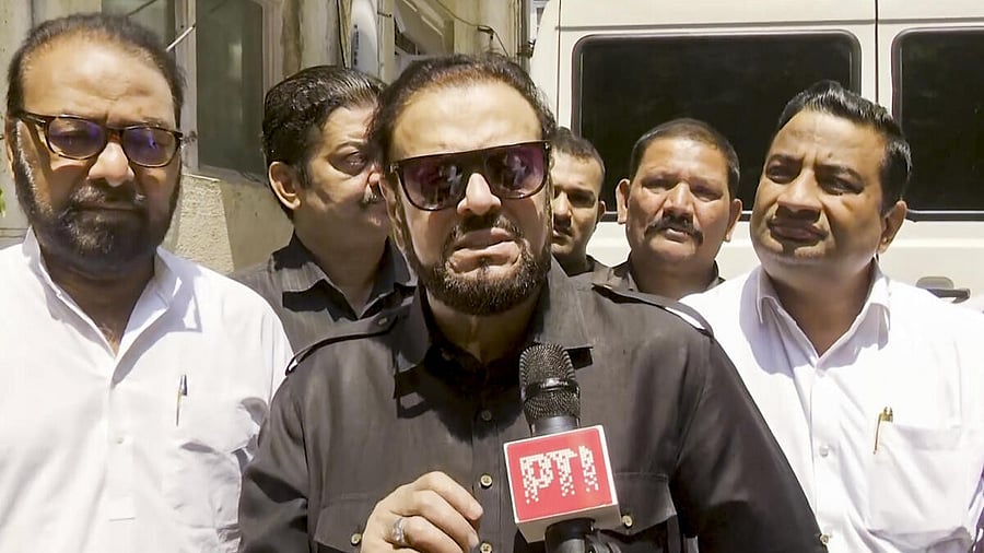 <div class="paragraphs"><p>Abu Azmi.</p></div>