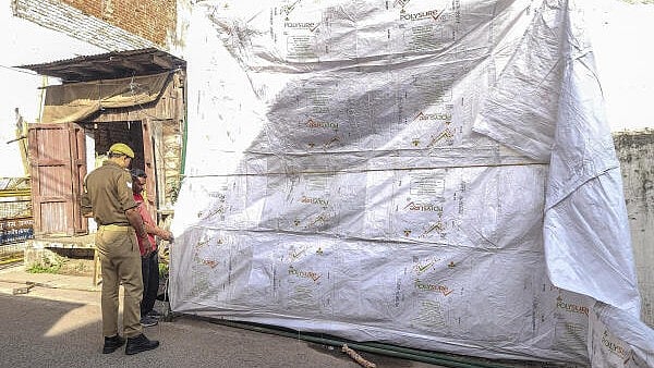 <div class="paragraphs"><p>The Shahi Jama Masjid being covered in tarpaulin as prevention against possible holi colour ahead of the celebration, in Sambhal, Uttar Pradesh.</p></div>