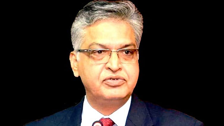 <div class="paragraphs"><p>Prof Furqan Qamar</p></div>