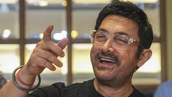 <div class="paragraphs"><p>Aamir Khan</p></div>