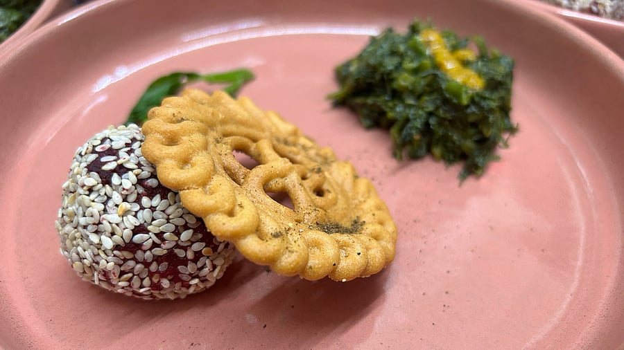 <div class="paragraphs"><p>Bengal's famous Goyna bori or jewellery lentil crisp. </p></div>