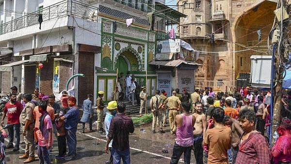 <div class="paragraphs"><p>Security tightened at Prayagraj mosque on Holi</p></div>