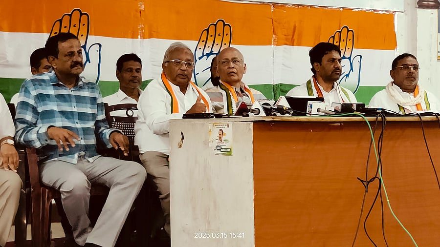 <div class="paragraphs"><p>AICC spokesman Abhishiek Manu Singhvi addresses a media conference in Mysuru, on Saturday. Ex-MLA M K Somashekar, district Congress presidents R Murthy (city) and B J Vijayakumar (rural) are seen. </p></div>