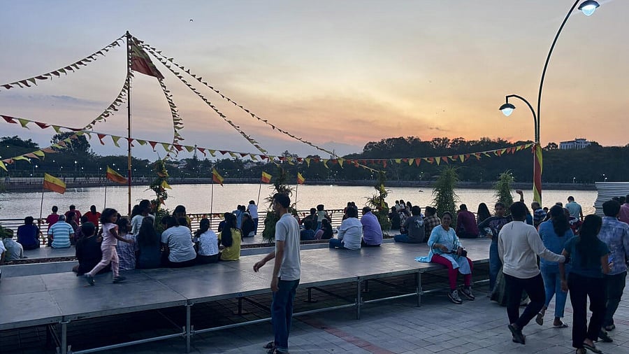 <div class="paragraphs"><p>Preparations underway for BWSSB's mega 'Cauvery Aarathi' on the lines of 'Ganga Aarti' at Sankey Tank in Bengaluru on Sunday, March 16, 2025.</p></div>