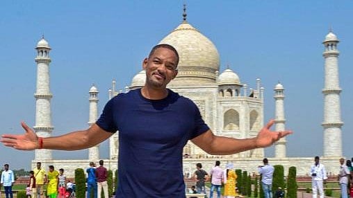 <div class="paragraphs"><p>Hollywood star Will Smith at Taj Mahal</p></div>