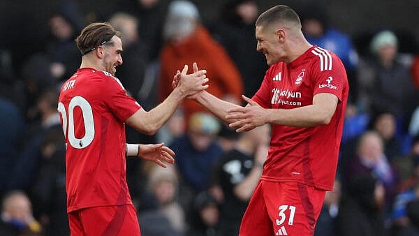 <div class="paragraphs"><p>Nottingham Forest's Jota Silva celebrates scoring their fourth goal with Nikola Milenkovic</p></div>
