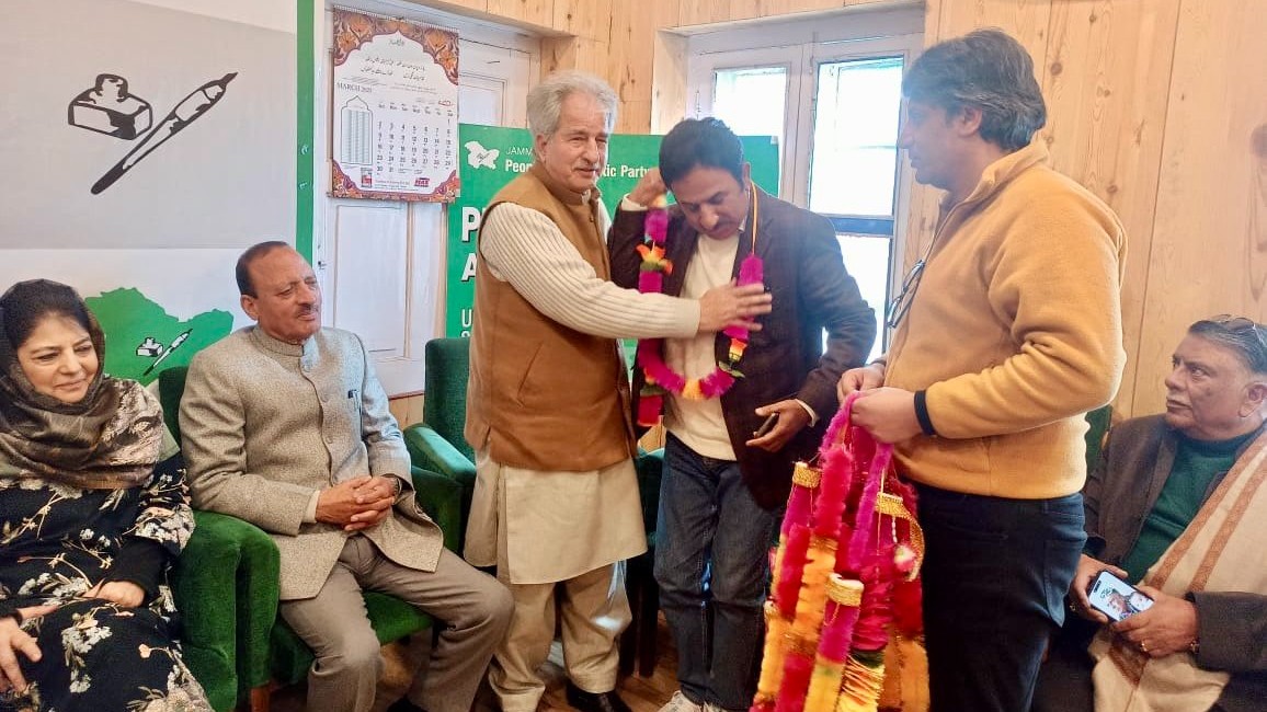 <div class="paragraphs"><p>They had joined the People's Conference led by Sajad Gani Lone in 2021.</p></div>