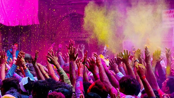 <div class="paragraphs"><p>Representative image showing people playing Holi.</p></div>