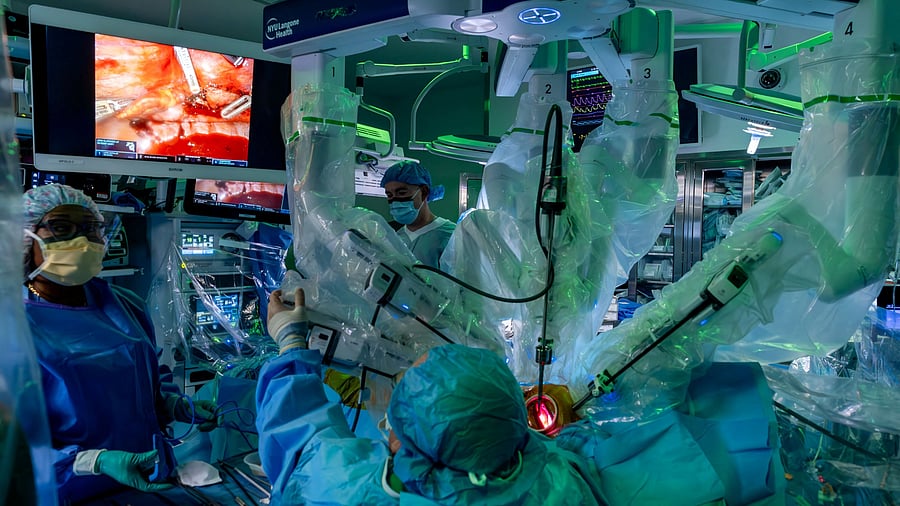 <div class="paragraphs"><p>Robotic surgery</p></div>