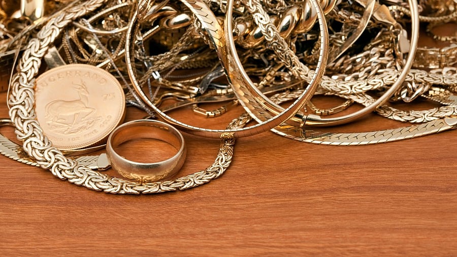 <div class="paragraphs"><p>Representative image of gold jewellery seized.</p></div>