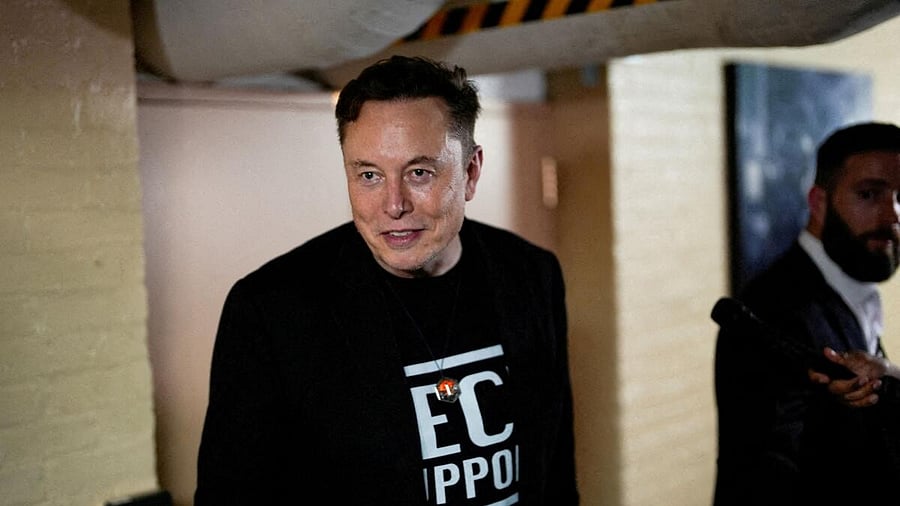 <div class="paragraphs"><p>Elon Musk</p></div>