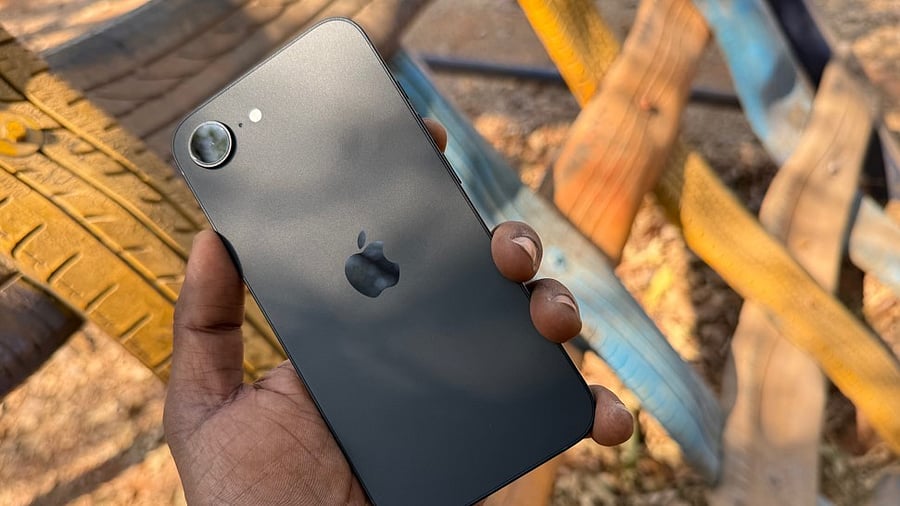 <div class="paragraphs"><p>Apple iPhone 16e</p></div>