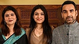 <div class="paragraphs"><p>Pankaj Tripathi's daughter, Aashi Tripathi, is part of Rang Daaro.</p></div>