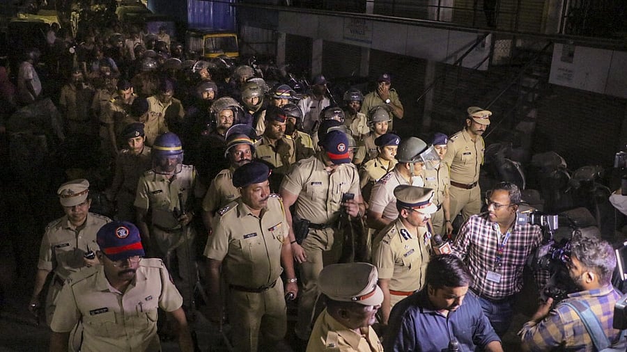 <div class="paragraphs"><p>Heavy police force deployed in the Chitnis Park area where tension prevailed following VHP-Bajrang Dal protests over removal of Aurangzeb's tomb</p></div>