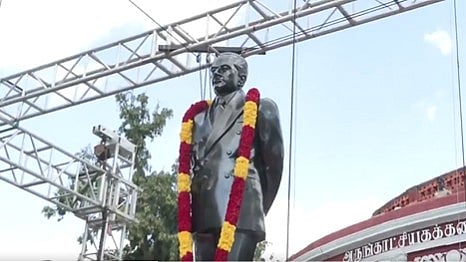 <div class="paragraphs"><p>Lfe-size statue of John Marshall</p></div>