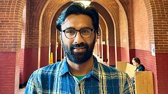 <div class="paragraphs"><p>Badar Khan Suri</p></div>