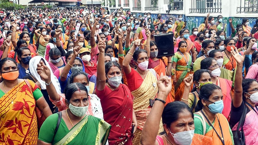 <div class="paragraphs"><p>Members of Kerala Asha Health Workers Association (KAHWA) raise slogans during a protest march. Representative image.</p></div>