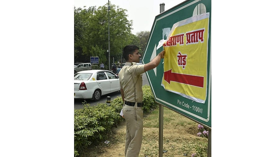 <div class="paragraphs"><p>File Photo: Akbar Road Signboard defaced.</p></div>