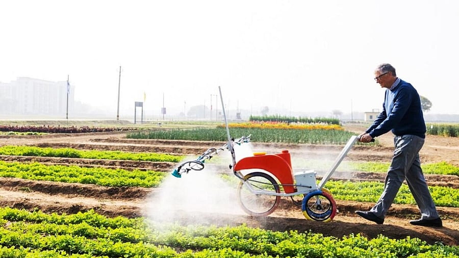 <div class="paragraphs"><p>Bill Gates tries a hand on the sprayer made by a startup in Chhatrapati Sambhajinagar.</p></div>